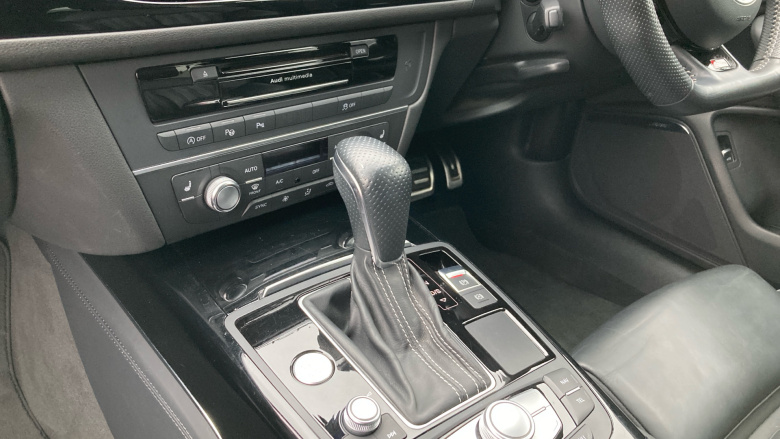 Audi A6 2.0 TDI Ultra Black Edition 5dr S Tronic Diesel Estate